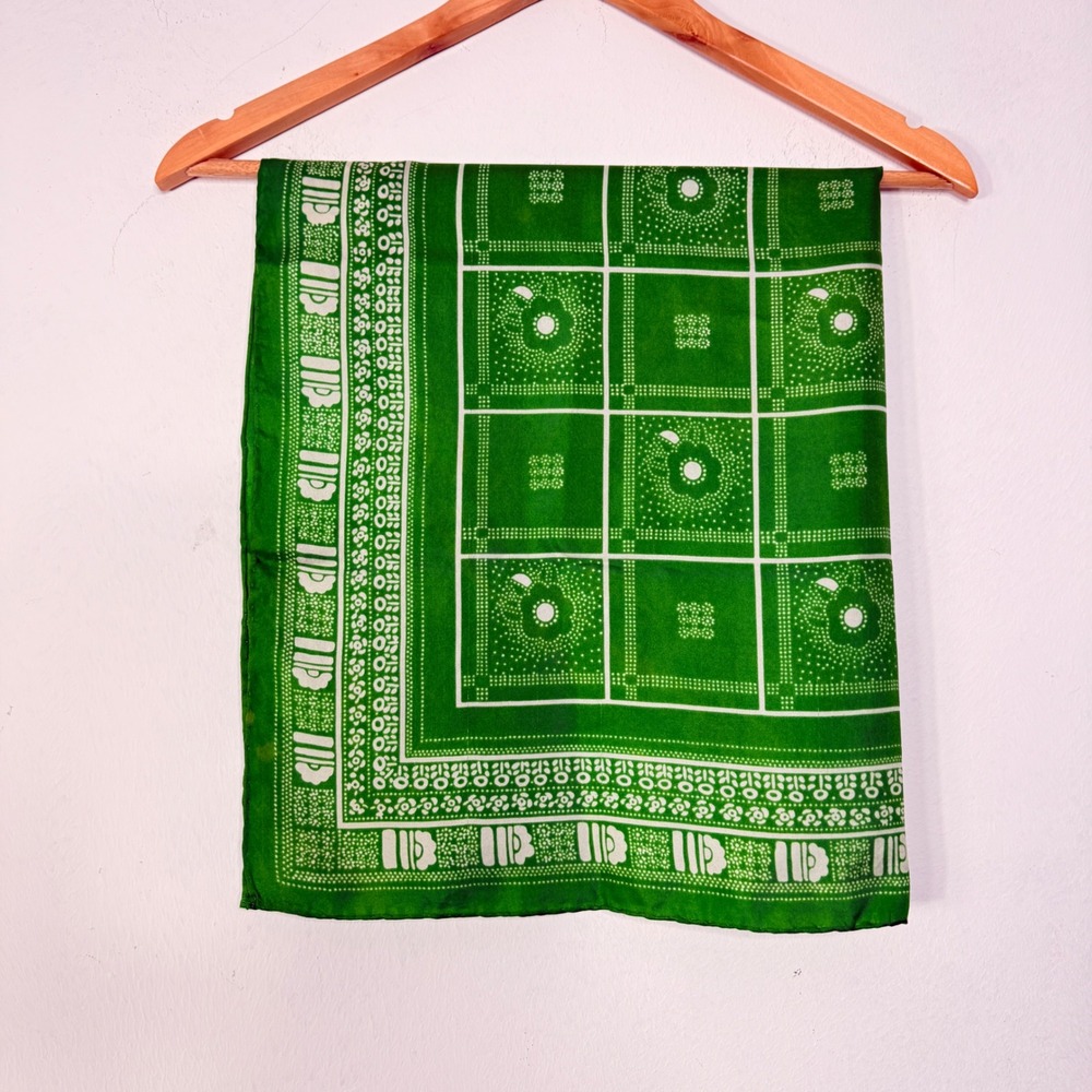 Echo Hand Rolled Green Satin Square Scarf Vintage Bandana Print Retro Mod 27'X26